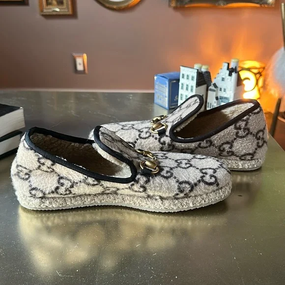 Gucci Beige and Black Loafers with Gold Accents - Picture 6 of 6